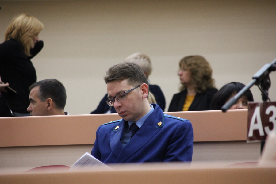 Депутат Бондаренко явился на заседание думы с мегафоном для большей убедительности