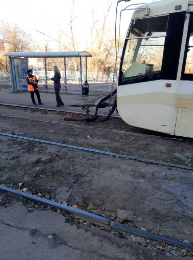 В Ленинском районе у трамвая во время движения оторвался вагон