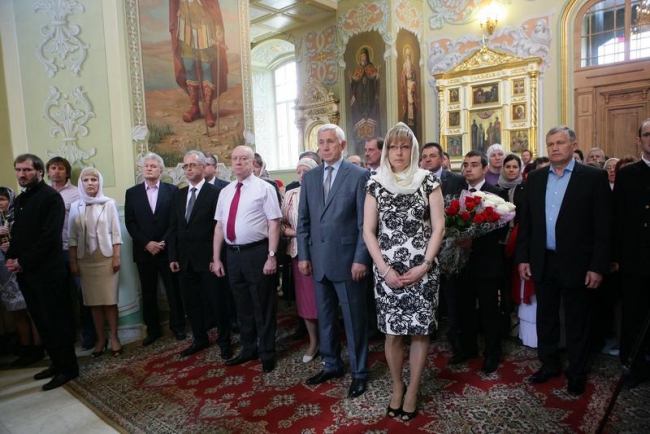 В Саратов доставили Благодатный огонь из Иерусалима