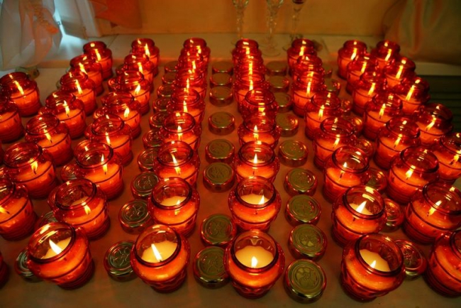 В Саратов доставили Благодатный огонь из Иерусалима