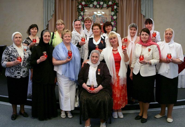 В Саратов доставили Благодатный огонь из Иерусалима