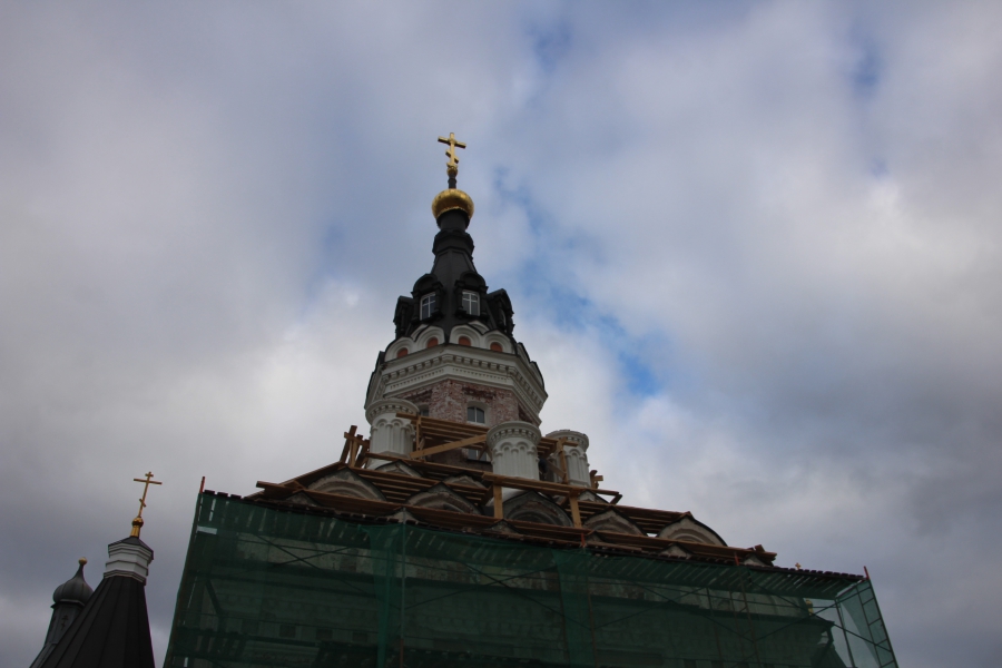 С храма «Утоли моя печали» сняли купола для ремонта