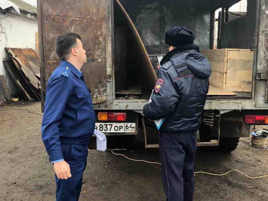 В Балашове машина коммунальщиков сгорела из-за дровяной печи в салоне