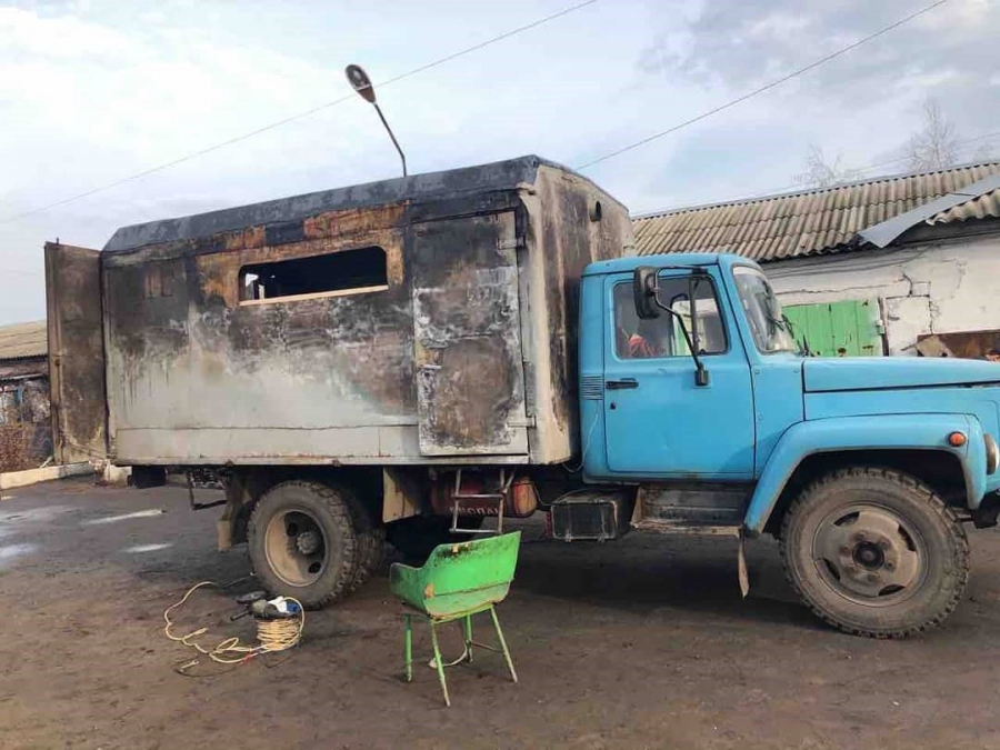 В Балашове машина коммунальщиков сгорела из-за дровяной печи в салоне