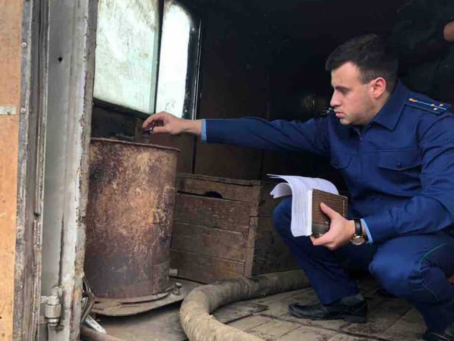 В Балашове машина коммунальщиков сгорела из-за дровяной печи в салоне