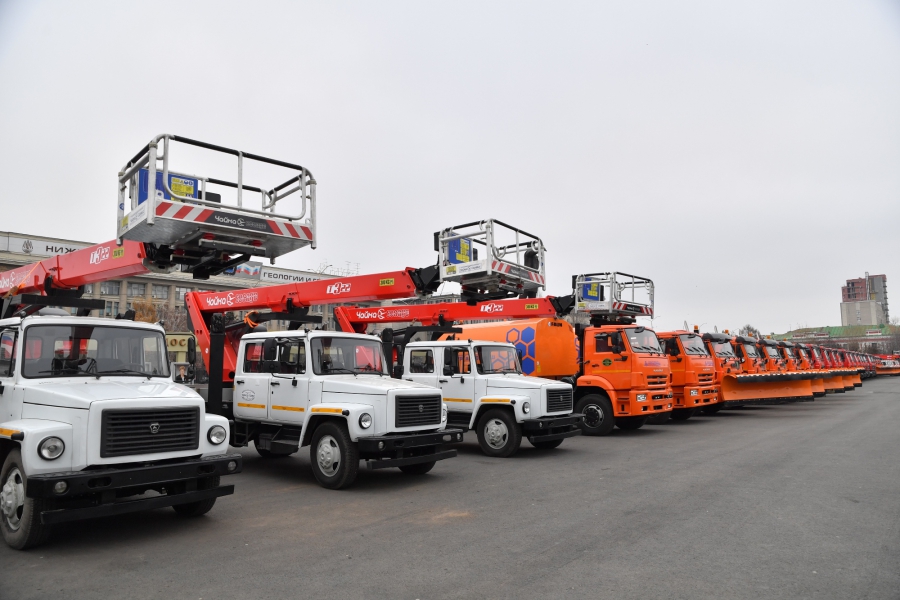 Саратову передали 44 дорожно-коммунальные машины