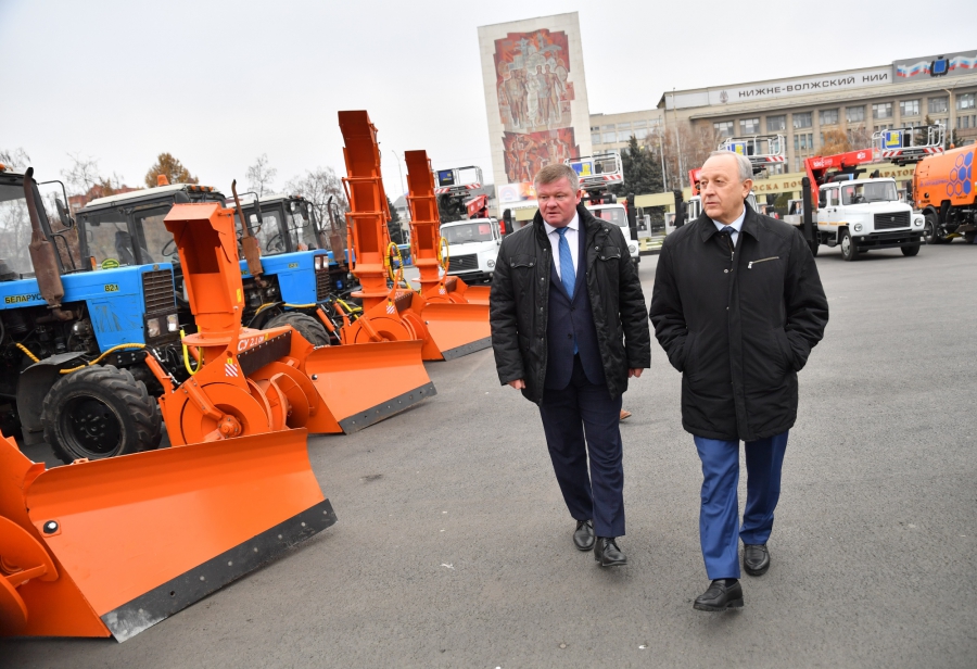 Саратову передали 44 дорожно-коммунальные машины