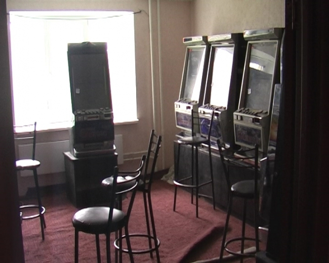 Организаторов игорного клуба подвела китайская дверь