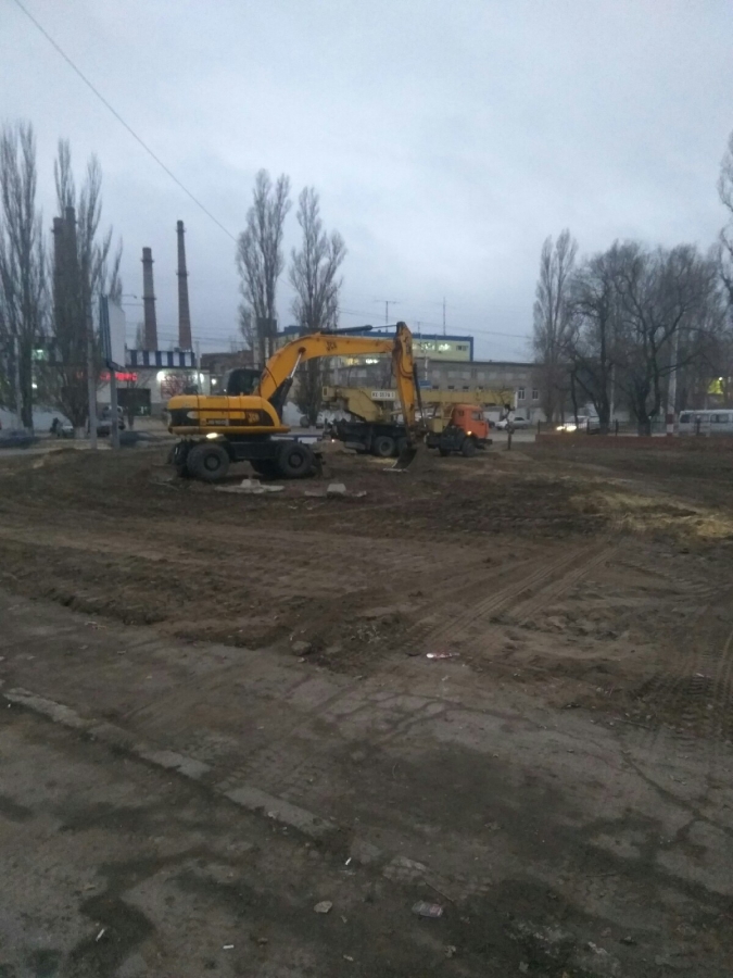 У перекрытого Трофимовского моста установили светофоры и нарисовали «зебру»