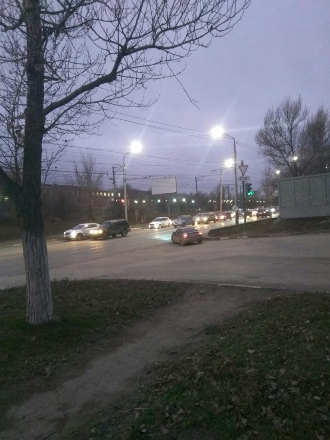 У перекрытого Трофимовского моста установили светофоры и нарисовали «зебру»