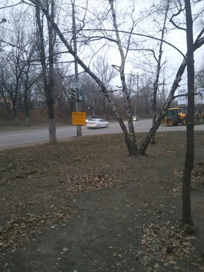 У перекрытого Трофимовского моста установили светофоры и нарисовали «зебру»