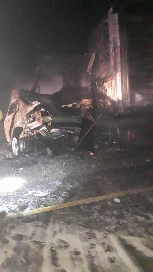 В Советском районе «Лансер» врезался в фуру и загорелся. Погиб водитель