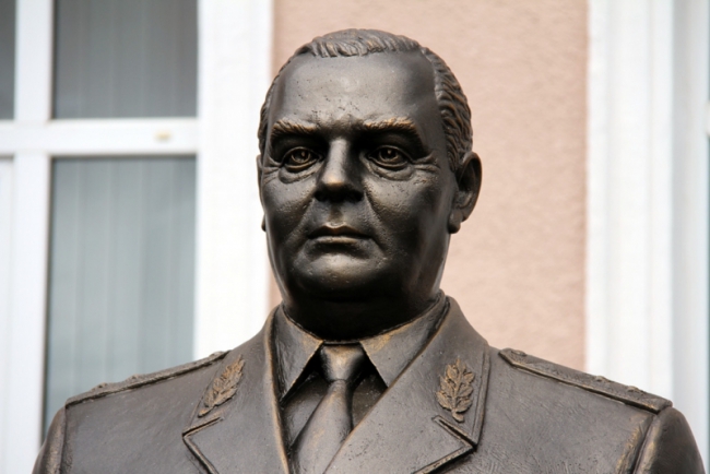 Накануне Дня Победы в Саратове открыли Аллею мужества