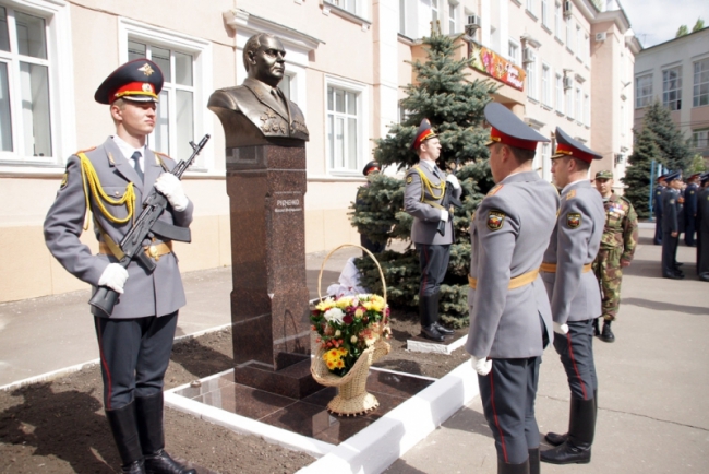 Накануне Дня Победы в Саратове открыли Аллею мужества