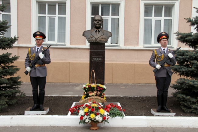 Накануне Дня Победы в Саратове открыли Аллею мужества
