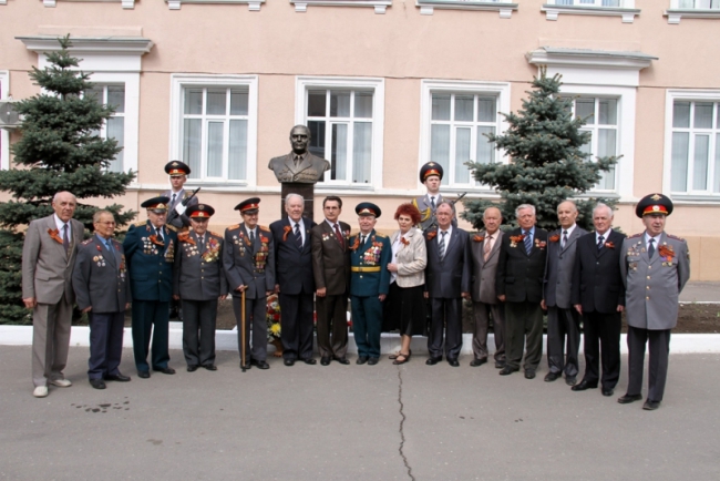Накануне Дня Победы в Саратове открыли Аллею мужества