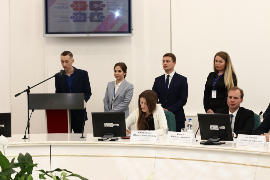 В правительстве Саратовской области состоялась защита выпускных проектов молодых управленцев