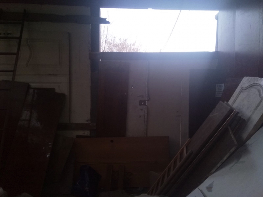 В Заводском районе алкоголь незаконно продавали из металлического контейнера