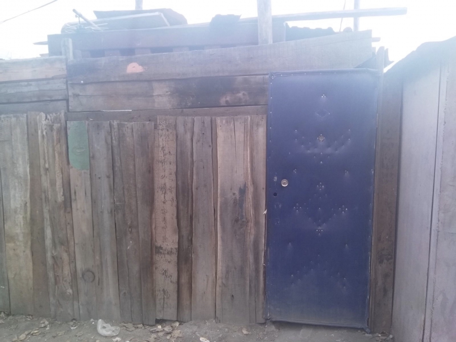 В Заводском районе алкоголь незаконно продавали из металлического контейнера