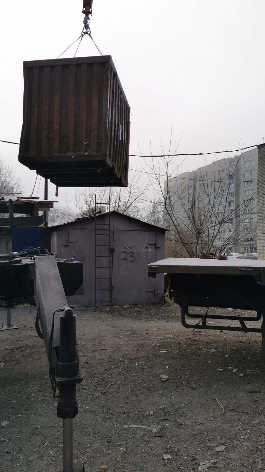 В Заводском районе алкоголь незаконно продавали из металлического контейнера