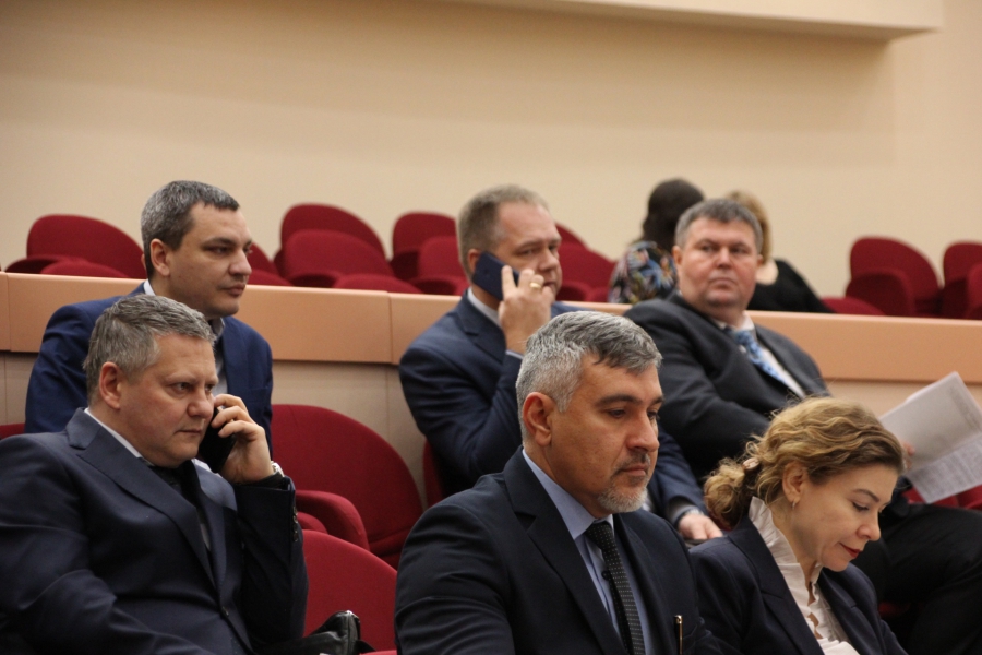 В Саратове не хватает денег на декабрьскую зарплату учителям двух районов