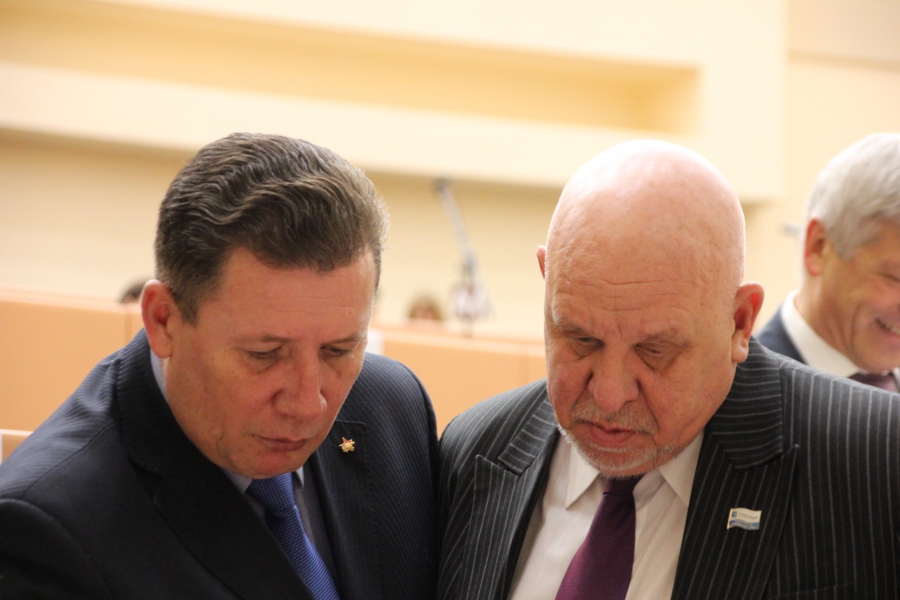 В Саратове не хватает денег на декабрьскую зарплату учителям двух районов