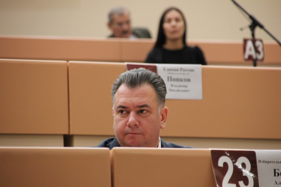 В Саратове не хватает денег на декабрьскую зарплату учителям двух районов