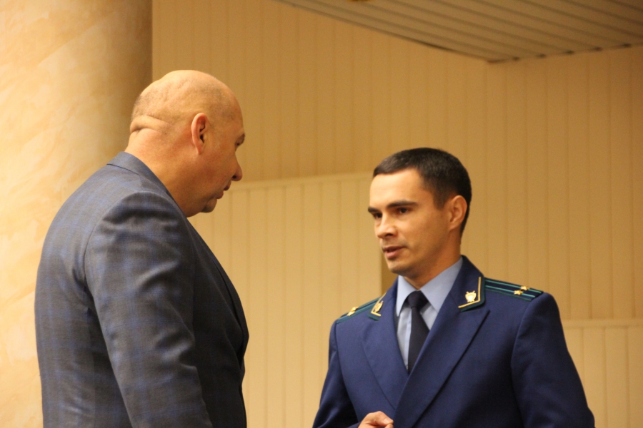 В Саратове не хватает денег на декабрьскую зарплату учителям двух районов