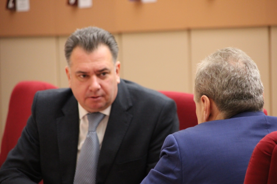 В Саратове не хватает денег на декабрьскую зарплату учителям двух районов