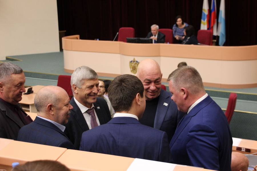 В Саратове не хватает денег на декабрьскую зарплату учителям двух районов