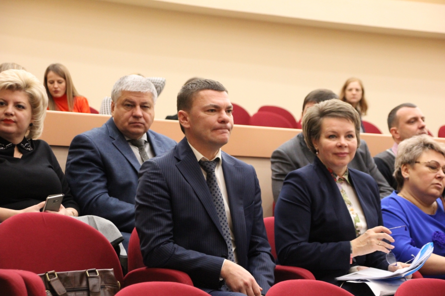 В Саратове не хватает денег на декабрьскую зарплату учителям двух районов