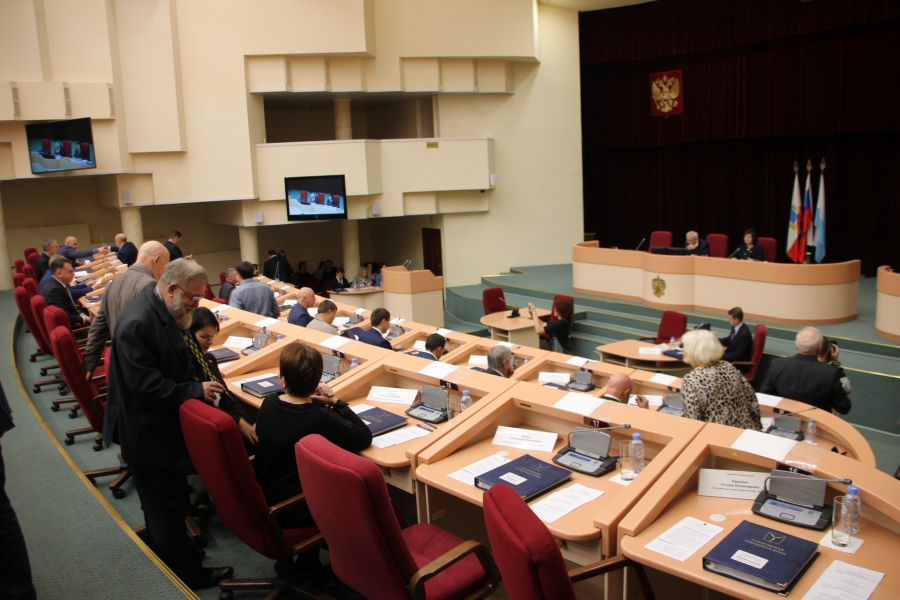 В Саратове не хватает денег на декабрьскую зарплату учителям двух районов