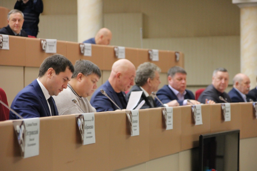 В Саратове не хватает денег на декабрьскую зарплату учителям двух районов