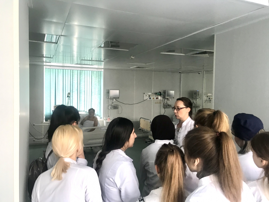 Студенты медицинского колледжа познакомились с работой 8-й горбольницы