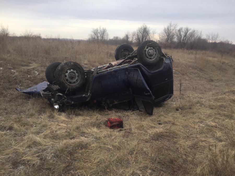 Под Вольском мужчина на внедорожнике опрокинулся в кювет и погиб
