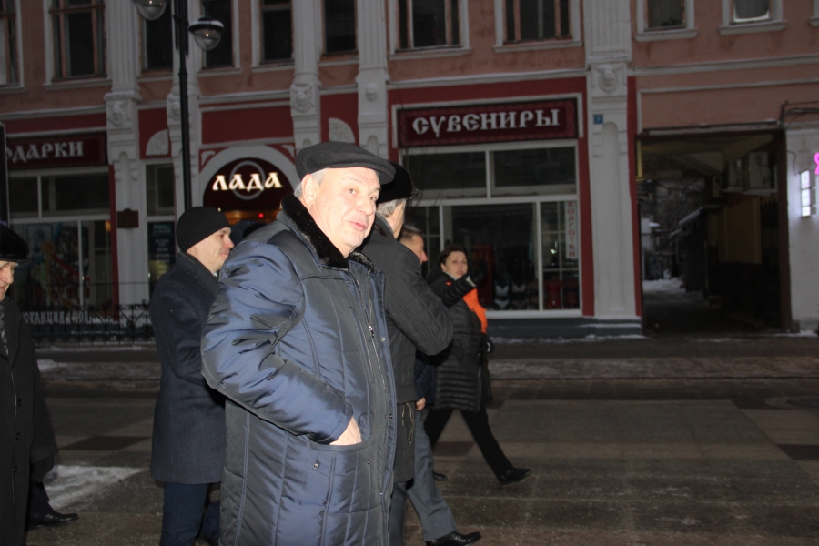 Руководителям заксобраний ПФО устроили экскурсию по проспекту Кирова