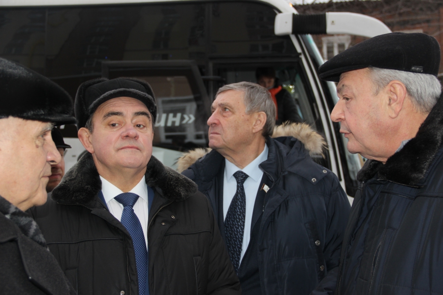 Руководителям заксобраний ПФО устроили экскурсию по проспекту Кирова