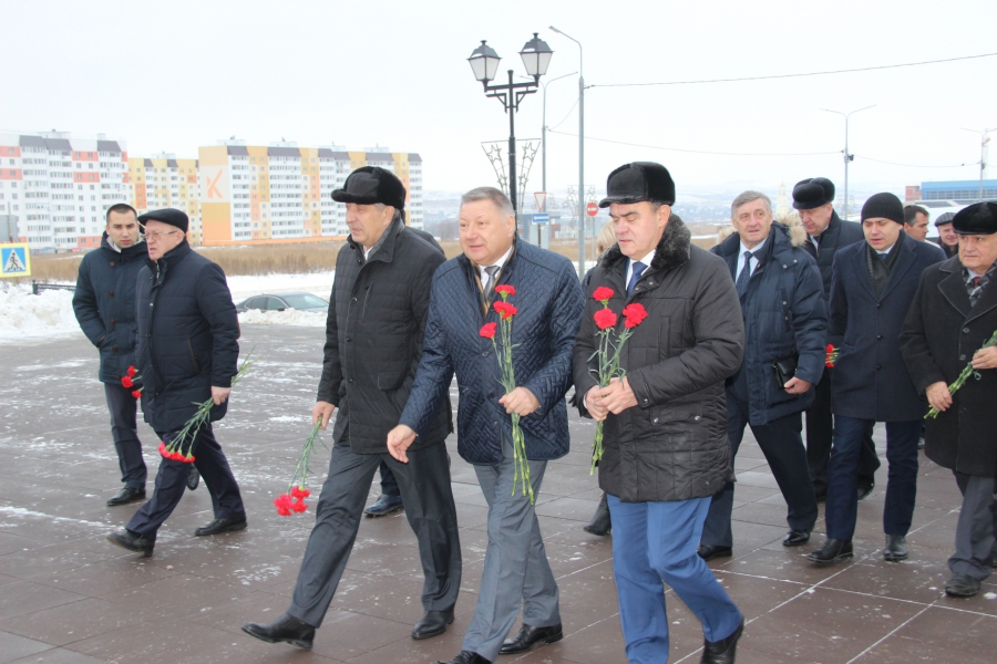 На бульваре Героев Отечества готовы поставить 293 бюста героям