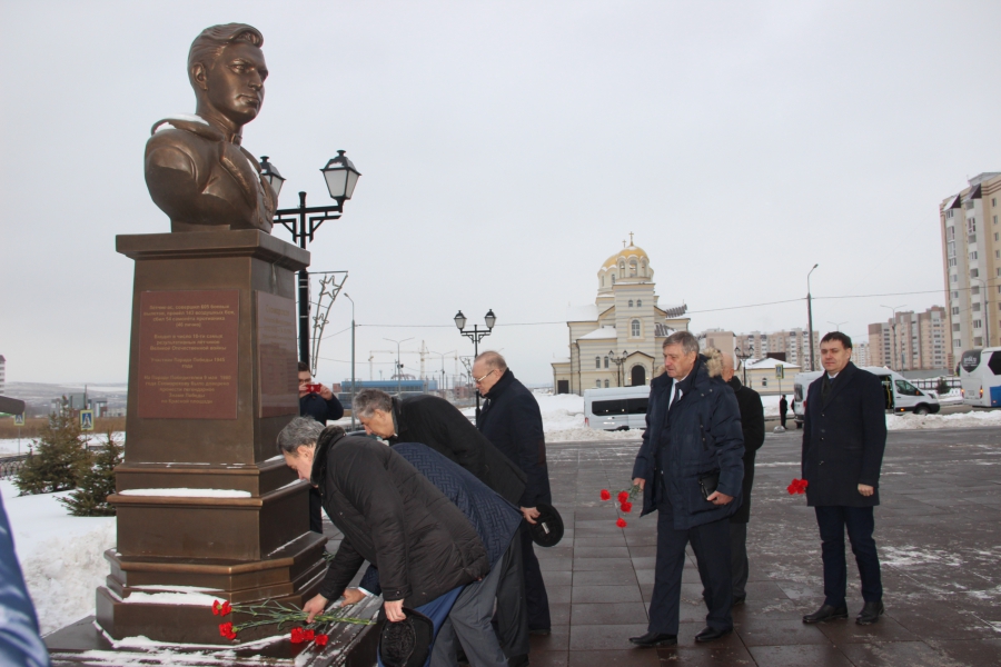 На бульваре Героев Отечества готовы поставить 293 бюста героям