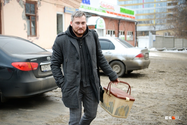 Саратовский дальнобойщик вернулся в Екатеринбург за спасенным на трассе котенком