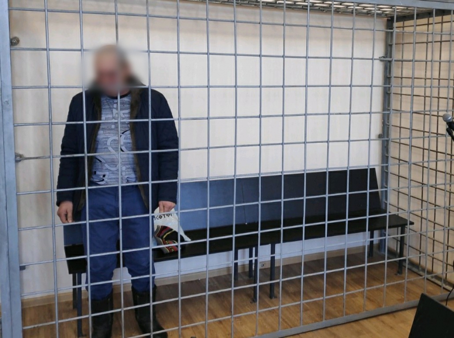 Сельчанина арестовали за убийство друга из-за справления нужды в комнате