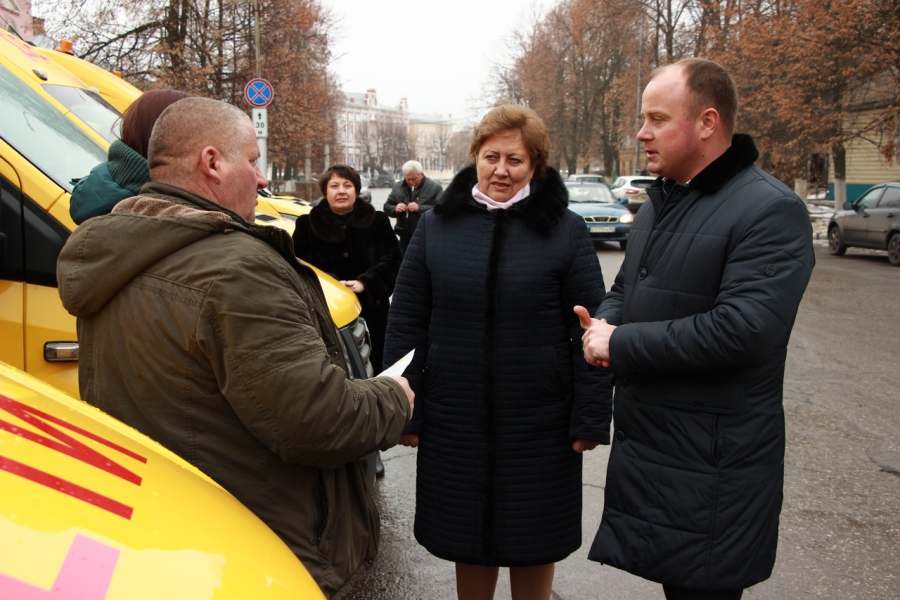 Володин помог Балашовскому району получить новые школьные автобусы