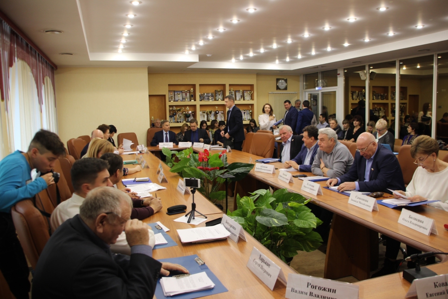 Депутата Рогожина заинтересовало соответствие закупаемого медицинского оборудования потребностям больниц