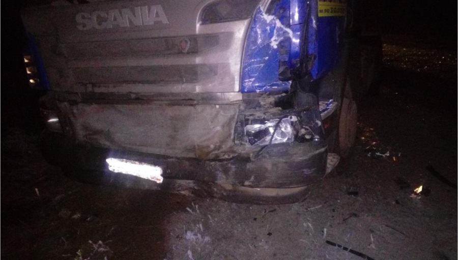 В Ершовском районе 2 человека погибли в ДТП с легковушкой и фурой