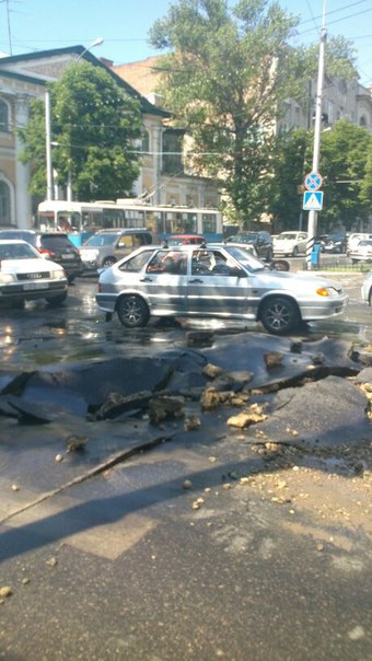 На Радищева провалился участок дороги