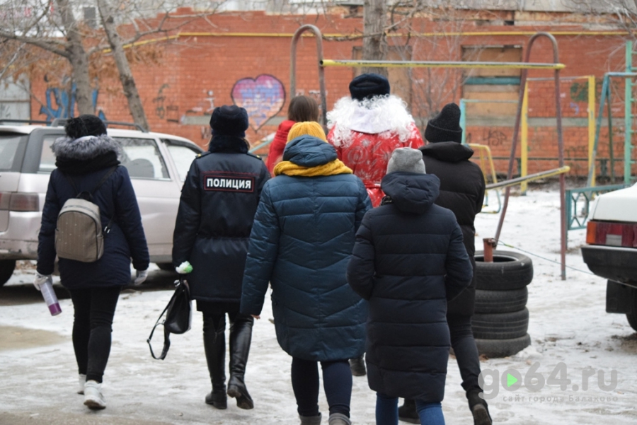 Дед Мороз защитил Балаково от распространителей наркотиков