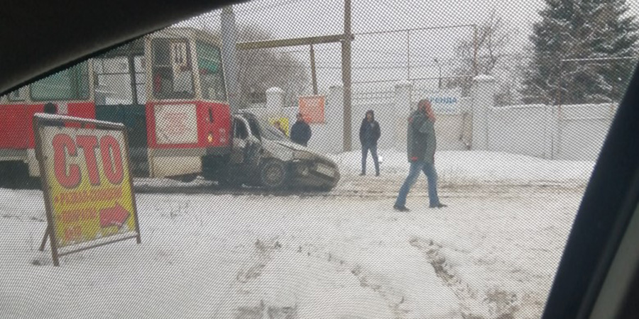 На Танкистов опасный маневр «Калины» привел к столкновению с трамваем