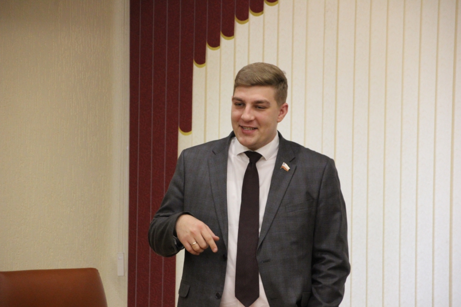 Саратовские депутаты рассмотрели законопроект за минуту