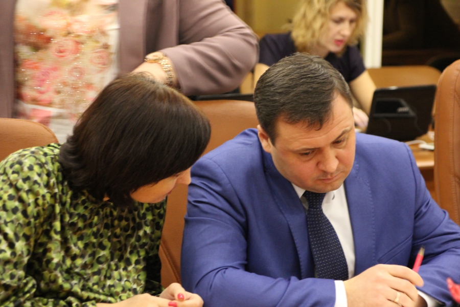 Саратовские депутаты рассмотрели законопроект за минуту