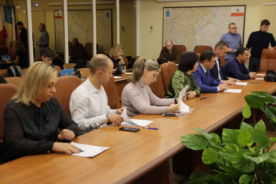 Саратовские депутаты рассмотрели законопроект за минуту